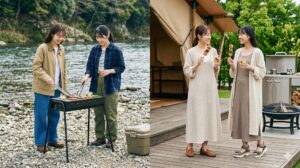 異なるロケーションでのバーベキュー服装例。左は河原でのワイルドな環境に合わせた丈夫な服装、右はグランピング施設でのリラックスしたおしゃれな服装を、それぞれ同じ女子大学生たちが着こなしている。